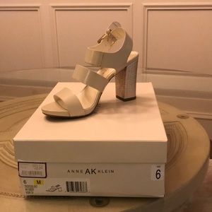 Anne Klein Sz 6 Ivory Sandals with Block Heel